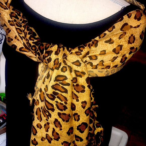 Leopard Print Pashmina Scarf- Wrap - Picture 4 of 5